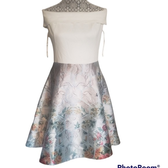 Ted Baker London Dresses & Skirts - Ted Baker dress with pockets